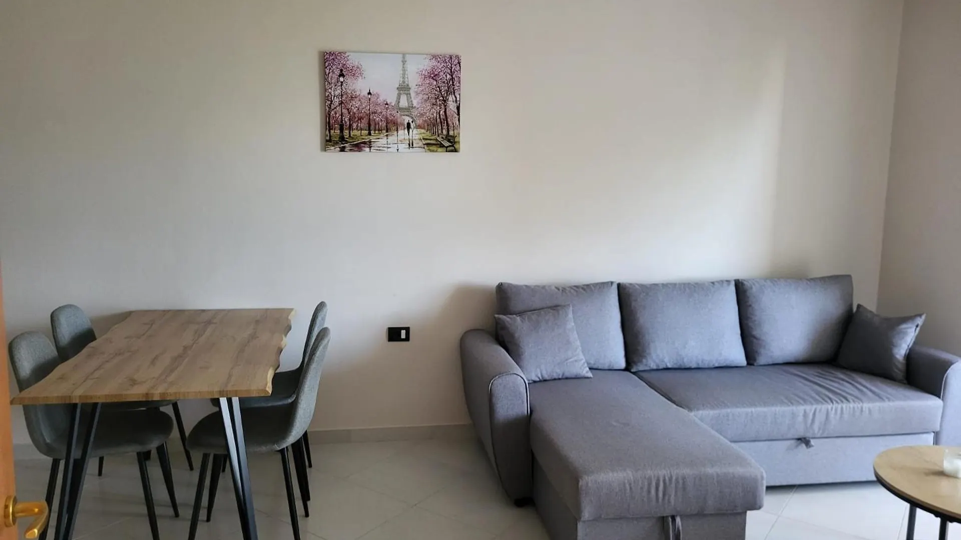 Appartamento Aron Home Tushemisht